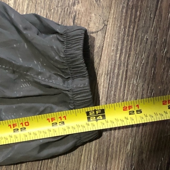 The North Face Windbreaker Men's Medium Nylon Gray Silver Full Zip Jacket - Picture 5 of 7